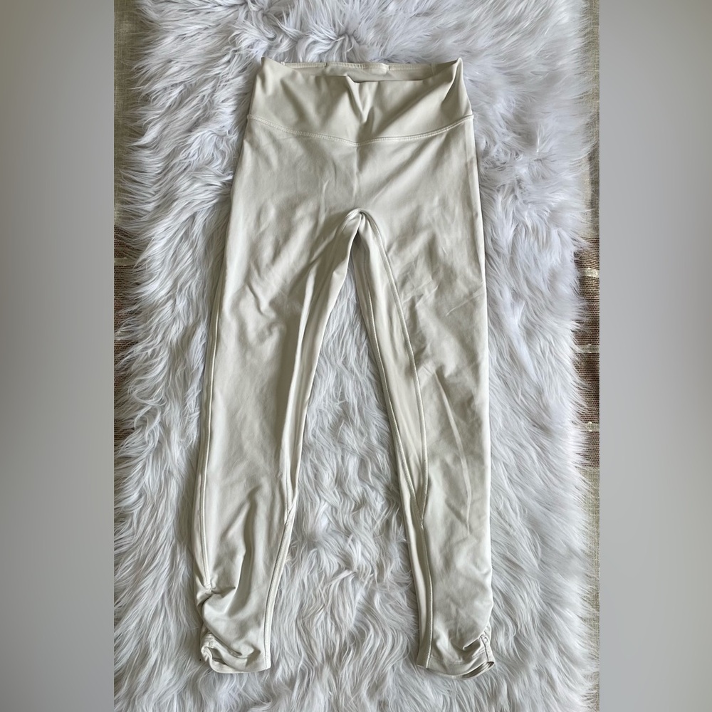 Lululemon leggings capri Cream